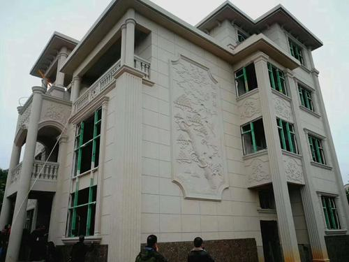 那么仿石漆與瓷磚、干掛石材對(duì)比有哪些優(yōu)點(diǎn)和缺點(diǎn)呢？